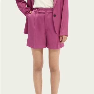 Scotch & Soda
Shiny high-rise twill shorts